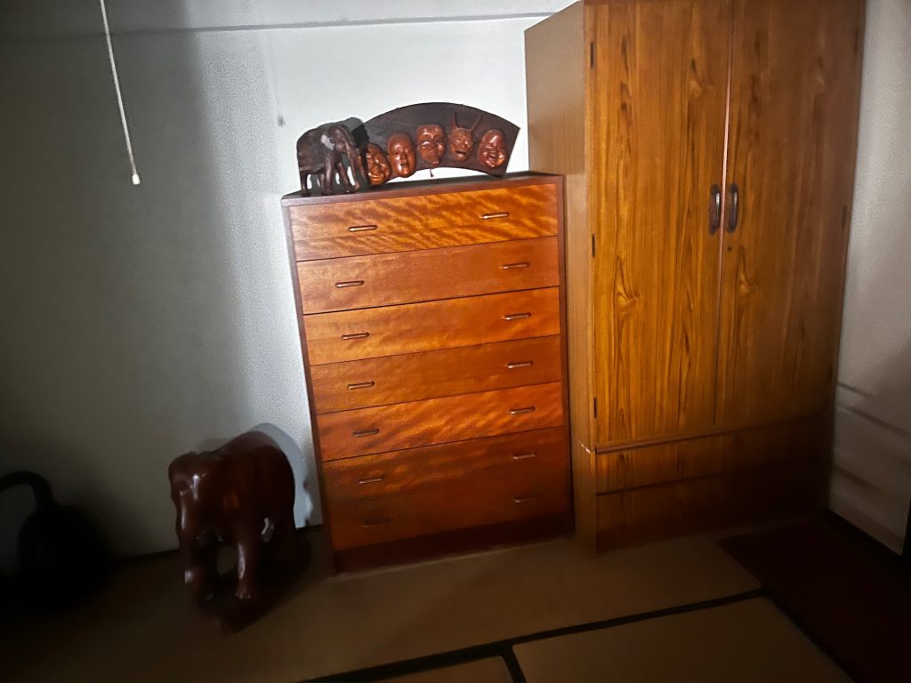 名古屋市千種区池下マンション和室の重いタンス